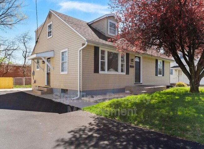 Building Photo - 11025 Rosewood Dr