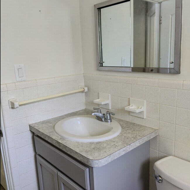Building Photo - 112 Frances Dr