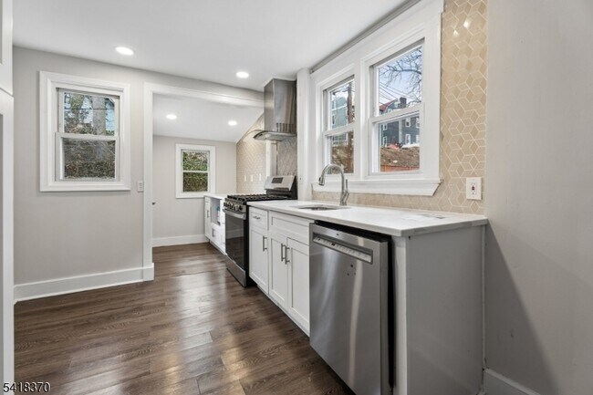 Building Photo - 32 Edgewood Rd