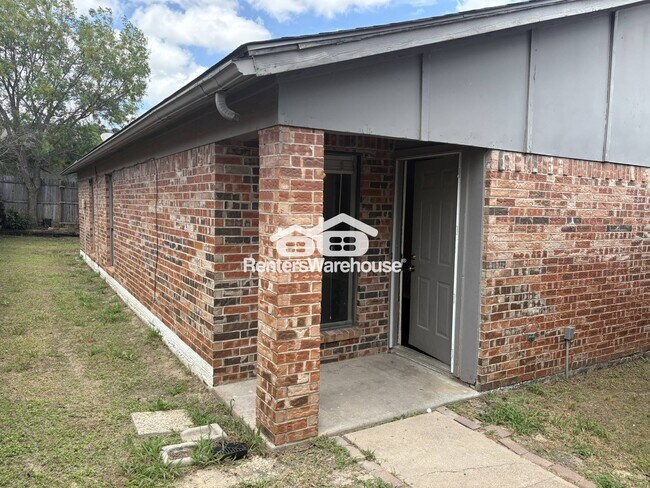 Building Photo - 10258 Maverick Dr
