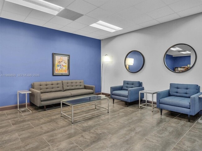 Building Photo - 3375 N Country Club Dr