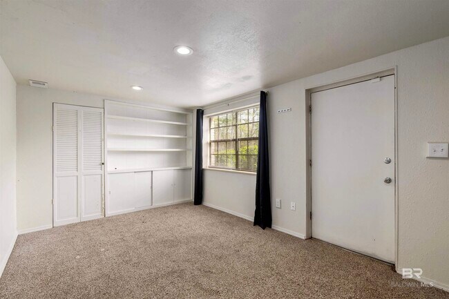 Building Photo - 16 Lancers Ln