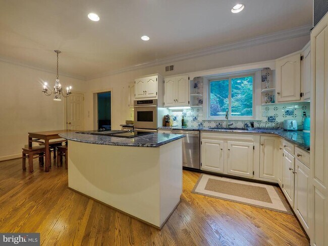 Building Photo - 6513 Kenhill Rd