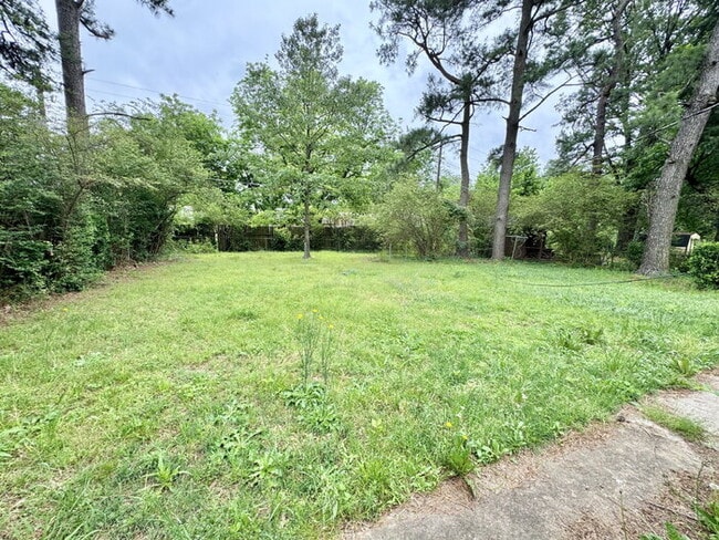 Building Photo - 3119 Queensgate Ave