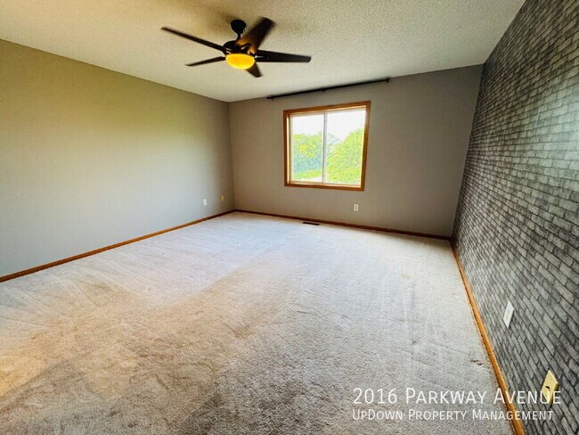 Building Photo - 2016 Parkway Ave