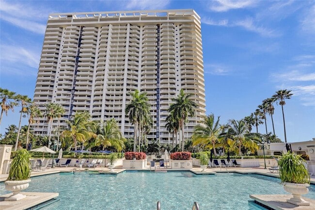 Building Photo - 2000 Island Blvd