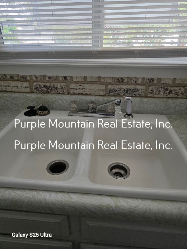 Building Photo - AVAILABLE NOW:  3 Bedrooms, 2 Bath Home for Rent