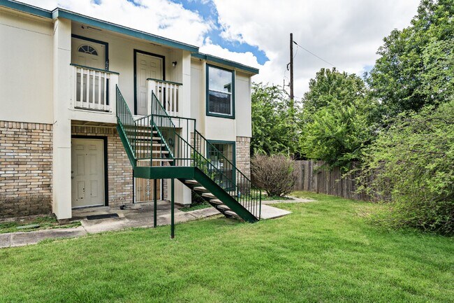 Building Photo - 4949 Hamilton Wolfe Rd