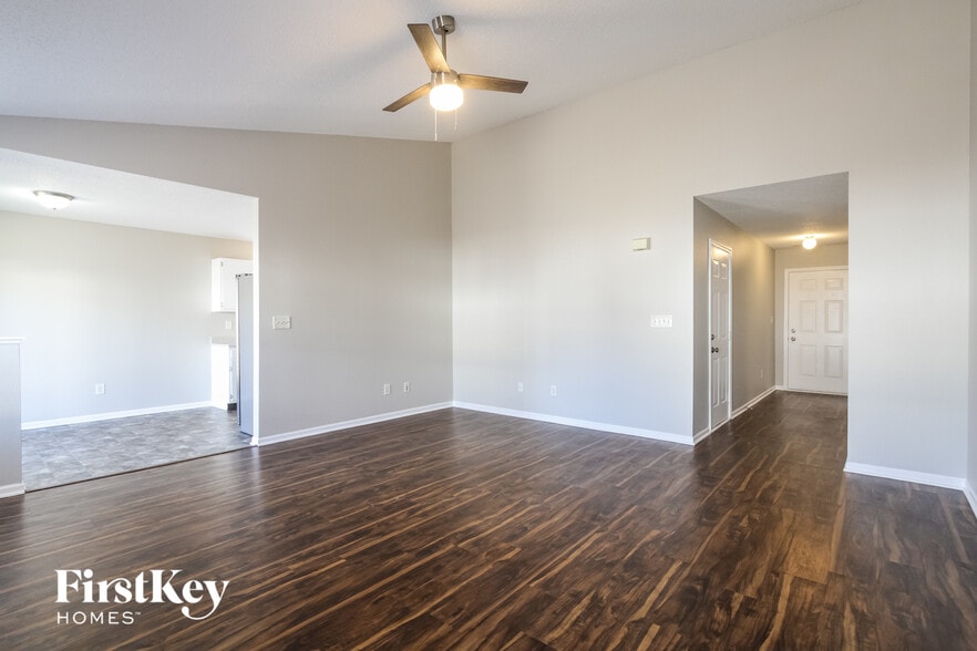 Building Photo - 9762 Trail Dr