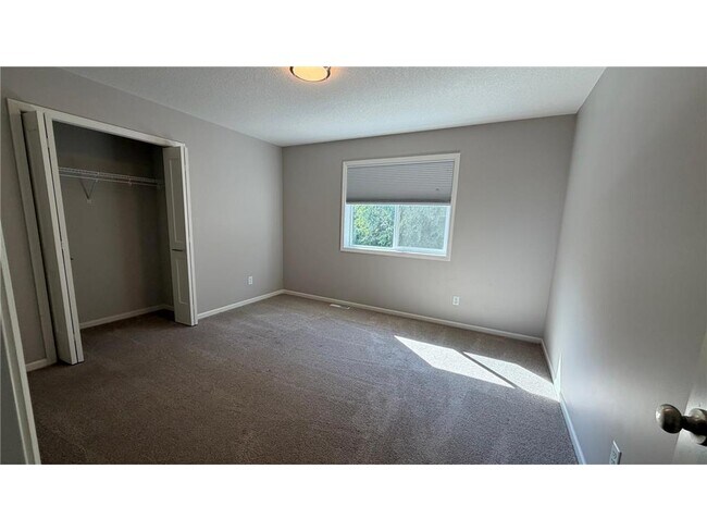 Building Photo - 5590 Upper 179th St W