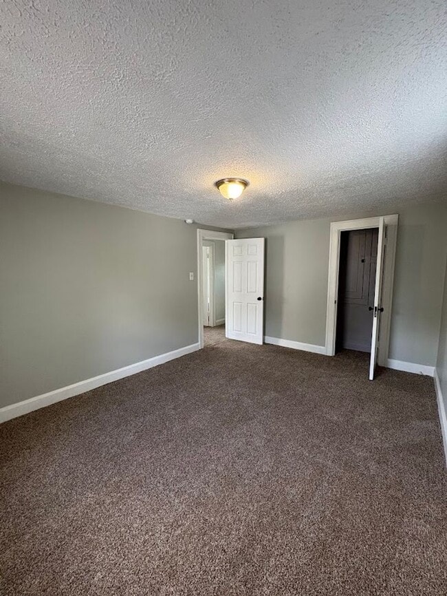 Building Photo - Two bedroom one bathroom home for rent