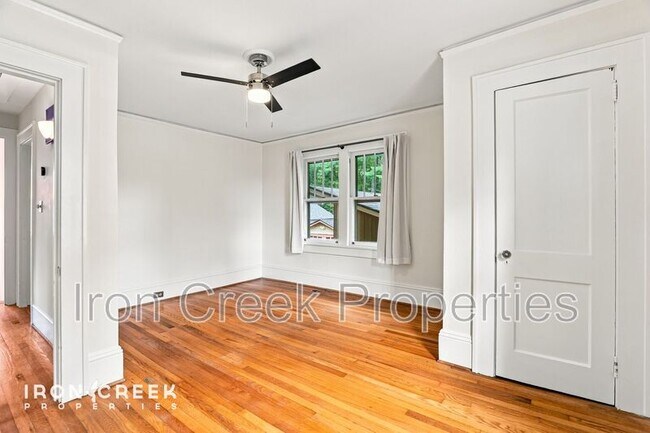 Building Photo - 42 Westover Dr