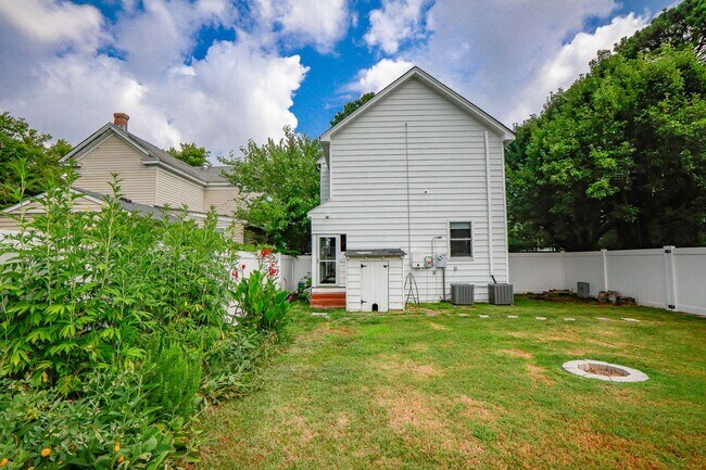 Building Photo - Stunning home rental in Portsmouth!
