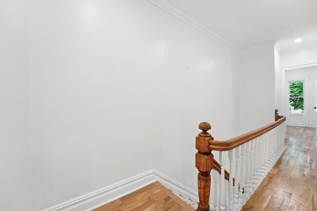 Building Photo - 52 Brinkerhoff St