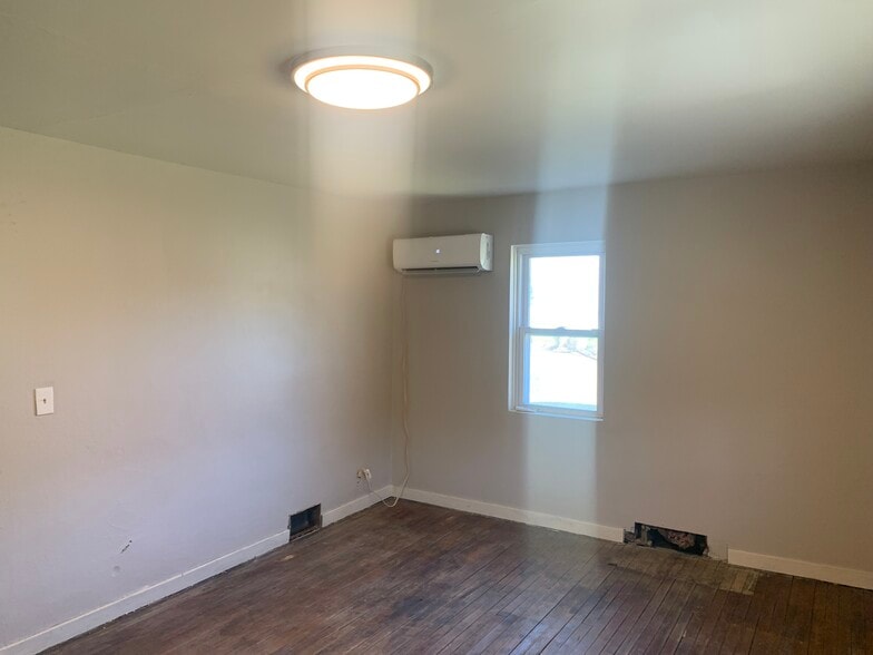 Unit B - 6201 Garvers Ferry Rd