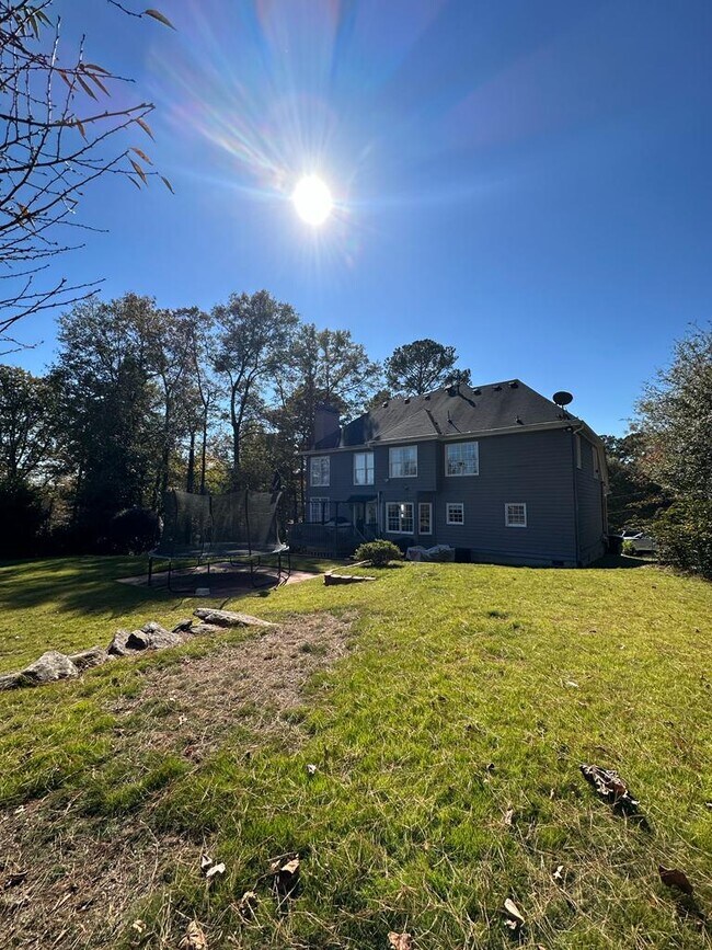 Building Photo - 562 Honeydew Ln SW