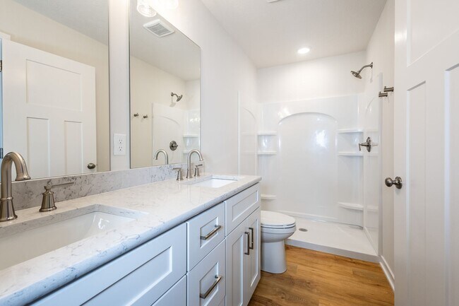 Building Photo - Stunning New Built 5 Bed Duplex!