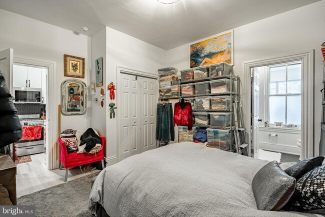 Building Photo - 305 S Walnut St