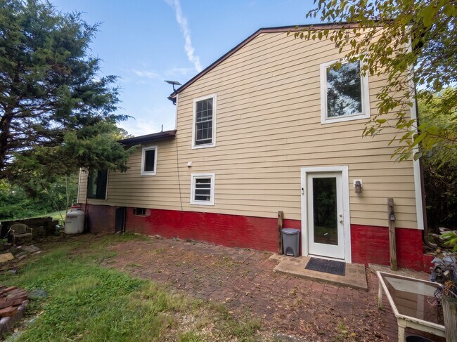 Building Photo - 7221 Hillview Dr