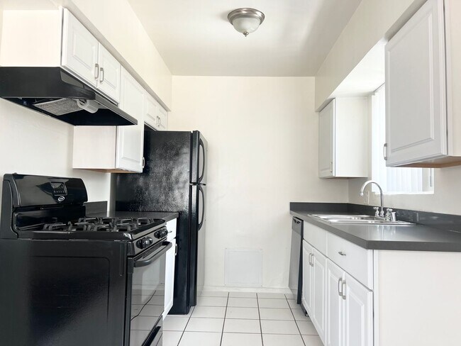 Building Photo - Bright 2 bed 1 bath in Pacific Beach