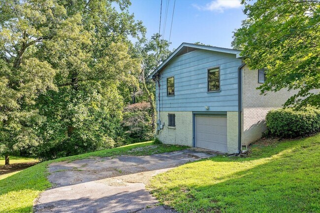 Building Photo - 517 Randall St