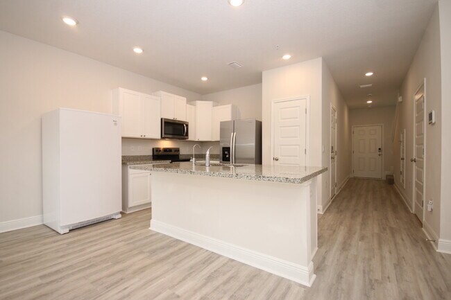 Building Photo - Pet-Friendly 3BR Townhome in Meadow Brook ...