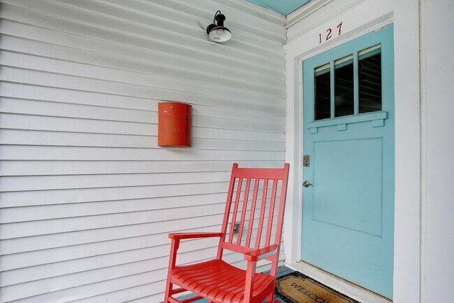 Building Photo - 127 Payne St