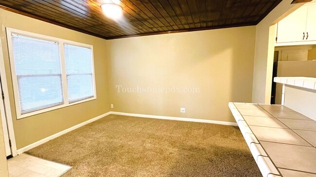 Building Photo - *$700 OFF SECOND MONTHS RENT* Cozy Urban L...