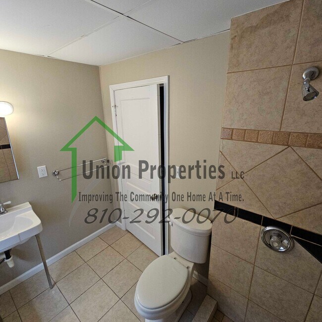 Building Photo - 516 Glenwood Ave