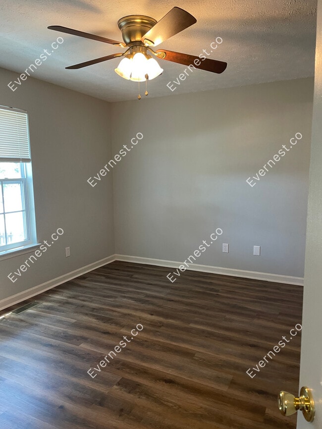 Building Photo - 1008 Heydel Cir