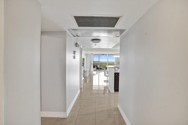 Building Photo - 3520 Oaks Way