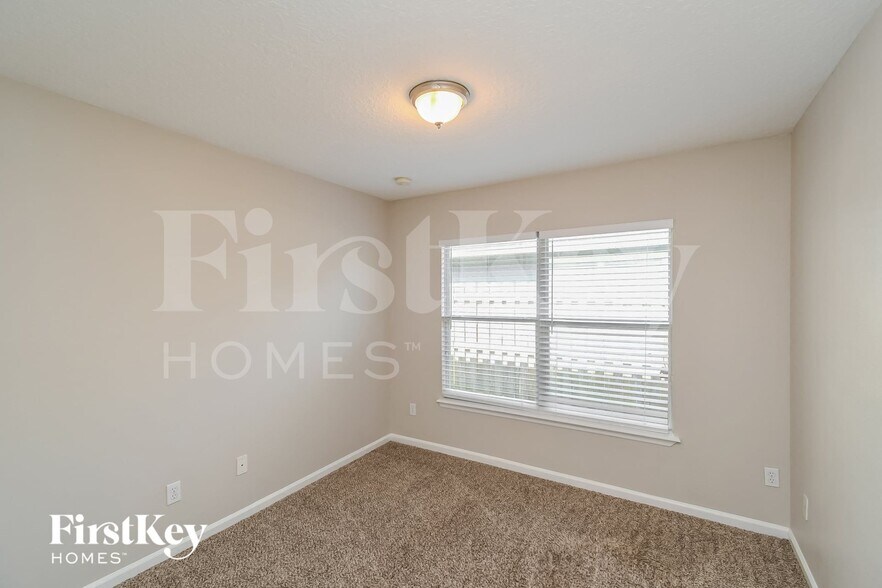 Building Photo - 2309 Aberford Ct