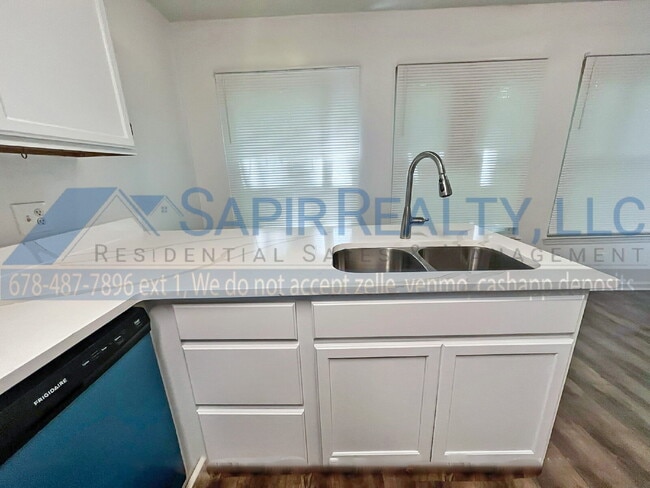 Building Photo - 5802 Trent Walk Dr