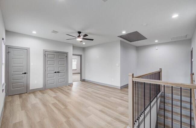 Building Photo - 1063 South Ln