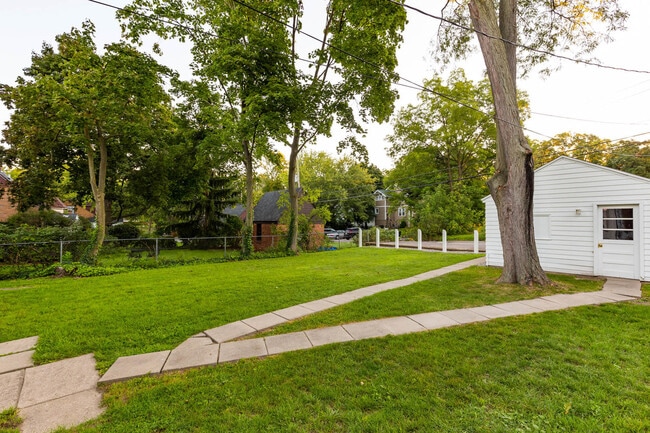 Building Photo - 430 Rosewood Ave