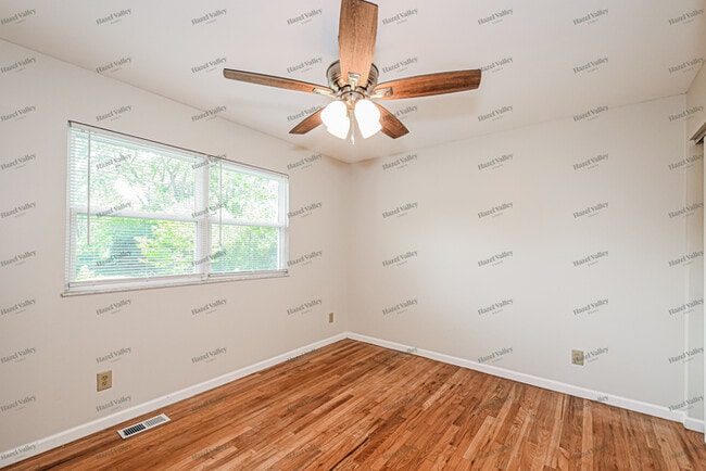 Building Photo - 2920 Mallard Dr