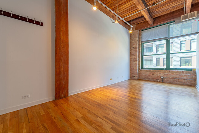 Building Photo - 1017 W Washington Blvd