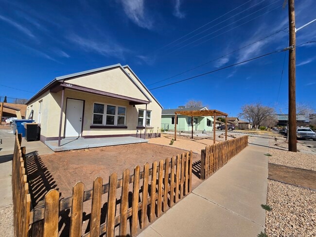 Building Photo - 549 E 500 S