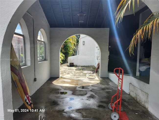 Building Photo - 1023 SW 12th Ct