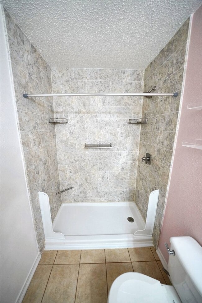 Building Photo - Charming 3-Bedroom Home in Ashley Place - ...