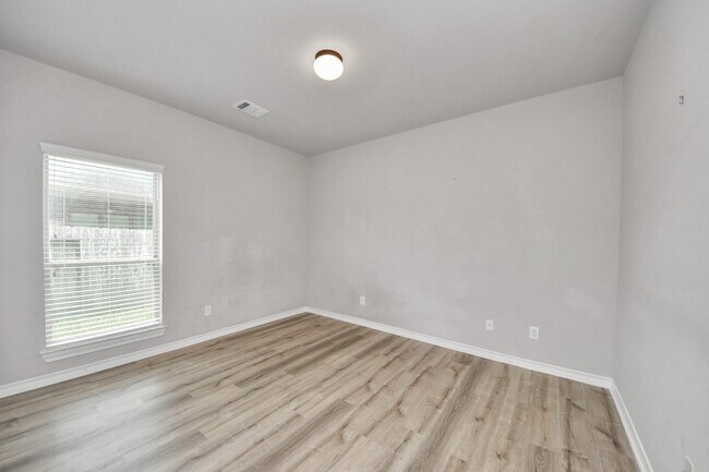 Building Photo - 2310 Brett Ct