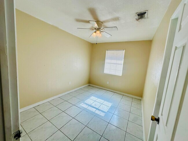 Building Photo - 3023 Potomac Loop