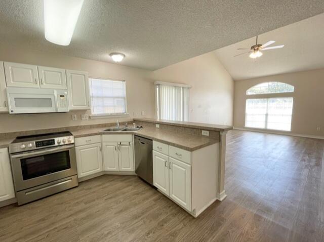 Building Photo - 925 Village Ln