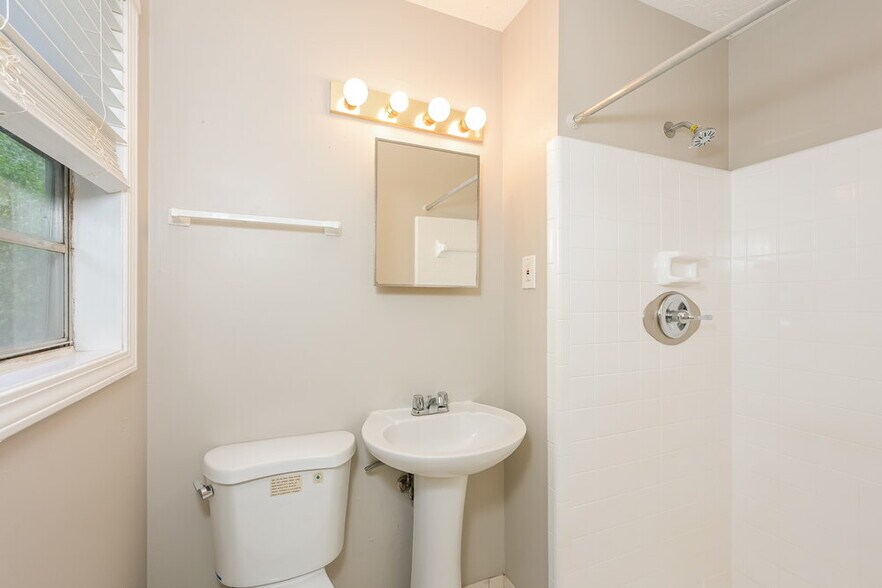 Building Photo - 4436 Colony E Dr