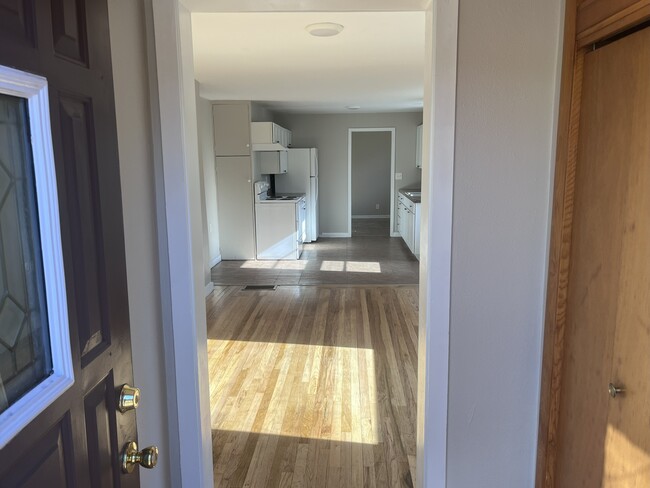 Building Photo - 724 Silver St