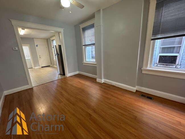 Building Photo - Comfortable 3-Bedroom with Hardwood Floors...