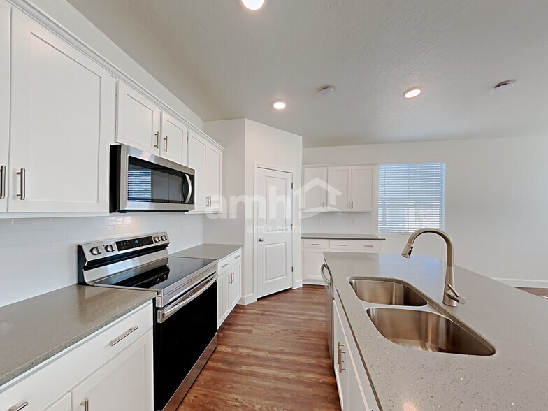 Building Photo - 7379 S Copper Rim Dr