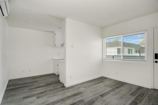 Building Photo - 2275 Grand Ave