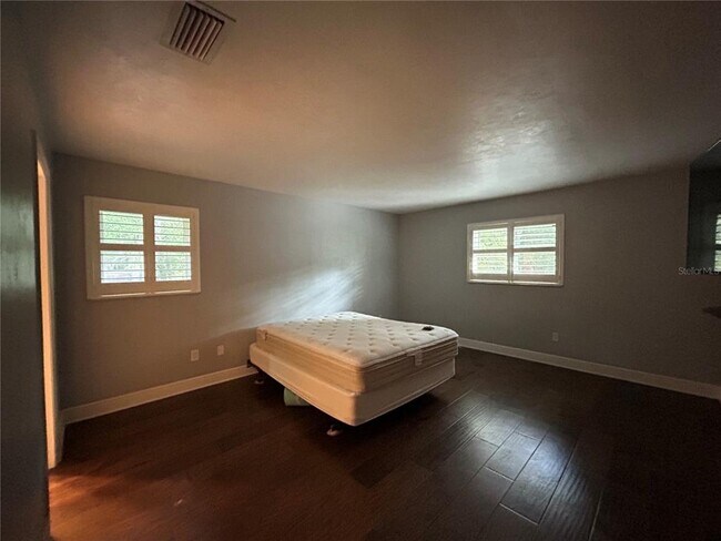 Building Photo - 608 SW 80th Blvd