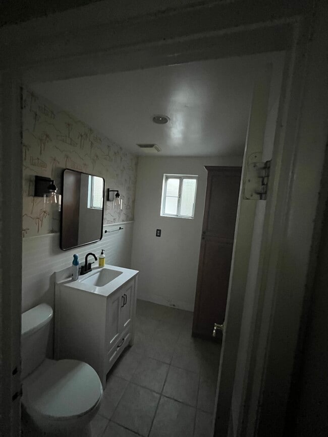 Building Photo - 22240 Wyandotte St